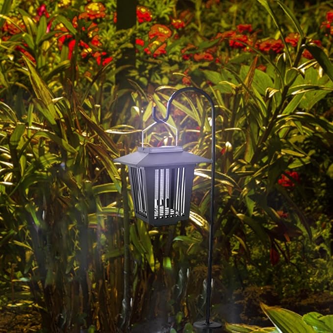 LumiCoach – Premium Solar Garden Lantern