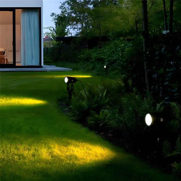 LumoBeam – Hybrid Solar Spotlight