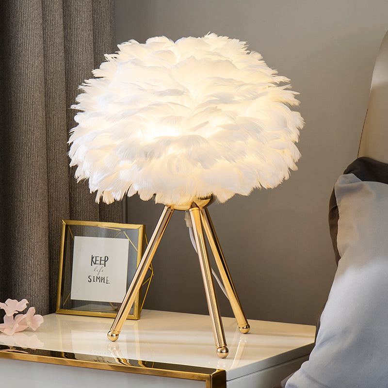 Feathra - Spherical Feather Table Light