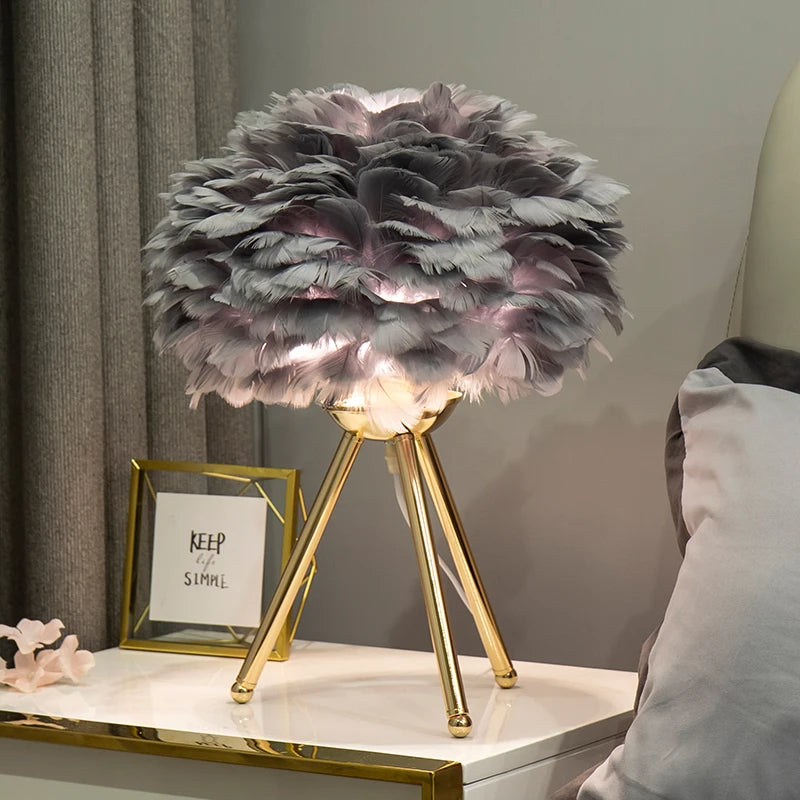 Feathra - Spherical Feather Table Light