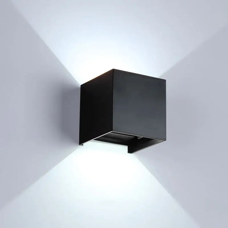 KubiskStil™ - Modern waterproof LED wall light