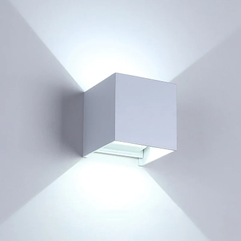 KubiskStil™ - Modern waterproof LED wall light