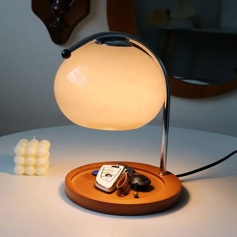 Solis – Candle Light Table Lamp