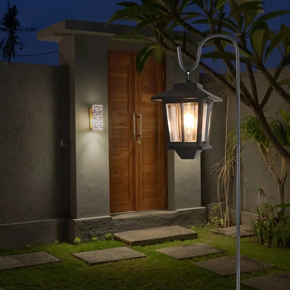 LumiCoach – Premium Solar Garden Lantern